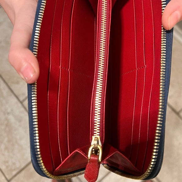 Pre-loved Authentic Prada Zip Wallet - Picture 5 of 12